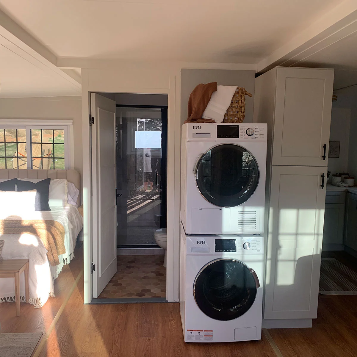 Expandable Prefab Home 19ft x 20ft With 1 Bedroom and Bathroom 5 an inside view of the exprefb house